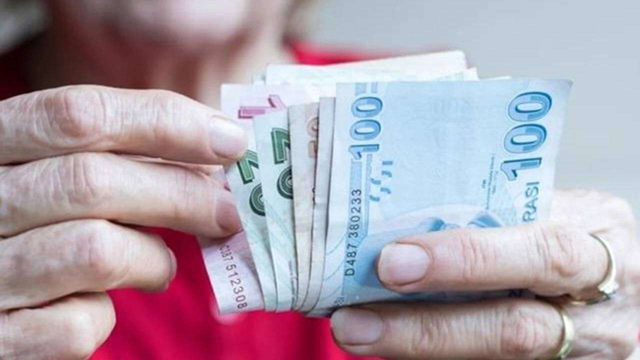 Ocak 2027 emekli zammında sıcak gelişme: SGK uzmanı, emeklilerin ocakta hesaplarına yatacak zammı duyurdu! 2